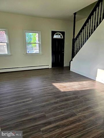 452 W BROAD ST, Gibbstown, NJ 08027