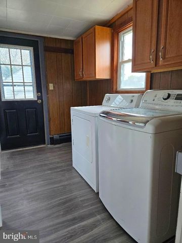 452 W BROAD ST, Gibbstown, NJ 08027