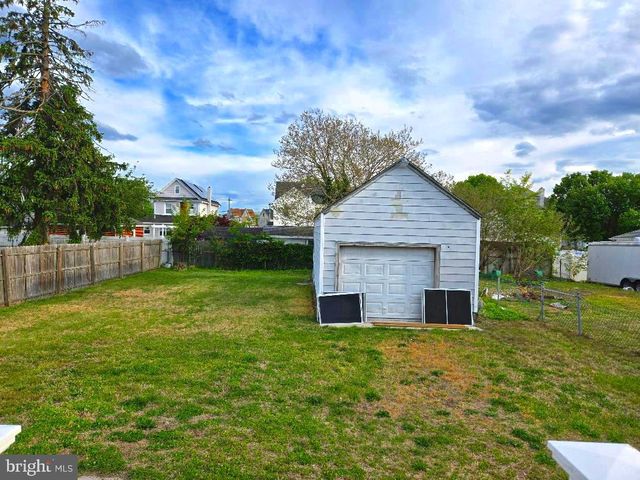 452 W BROAD ST, Gibbstown, NJ 08027