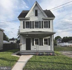 452 W BROAD ST, Gibbstown, NJ 08027