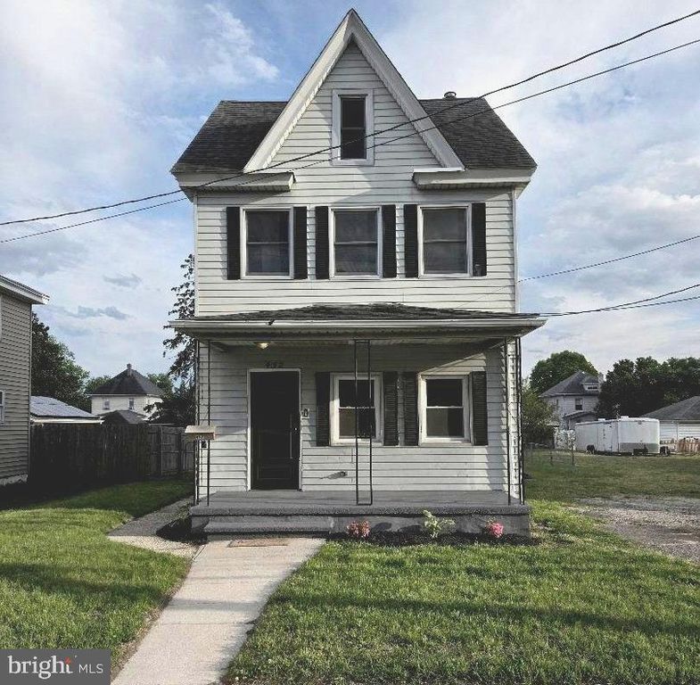 452 W BROAD ST, Gibbstown, NJ 08027