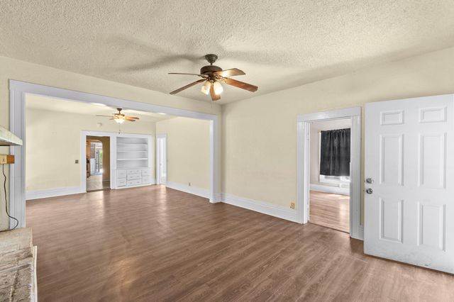 15630 Seville Avenue, Visalia, CA 93292