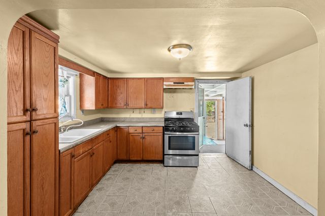 15630 Seville Avenue, Visalia, CA 93292