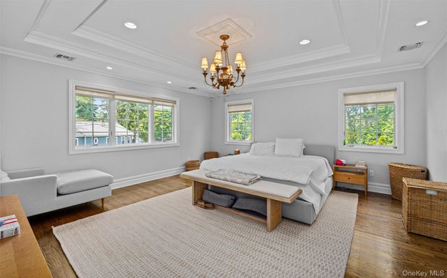 25 Bay Driveway, Manhasset, NY 11030