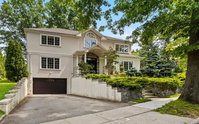 25 Bay Driveway, Manhasset, NY 11030