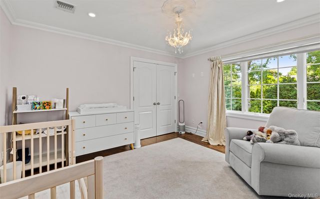 25 Bay Driveway, Manhasset, NY 11030