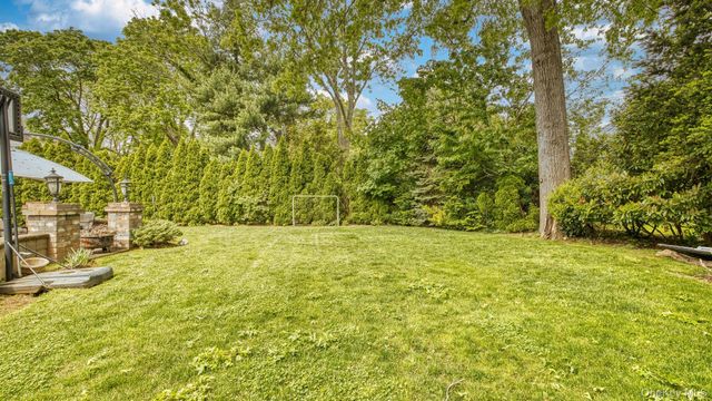 25 Bay Driveway, Manhasset, NY 11030