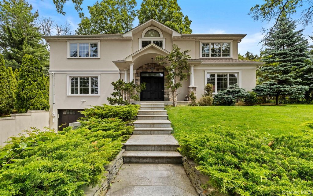 25 Bay Driveway, Manhasset, NY 11030