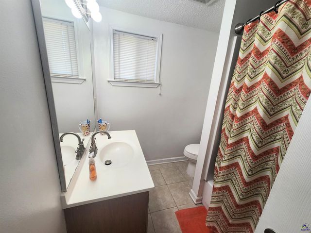 212 Little Farm Lane, Kathleen, GA 31047