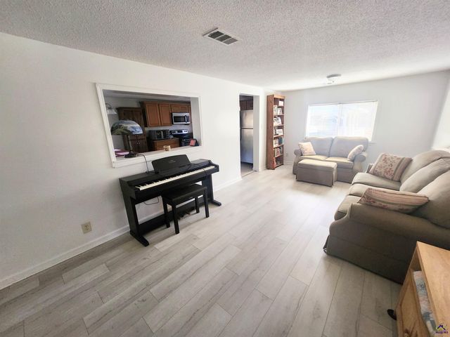 212 Little Farm Lane, Kathleen, GA 31047