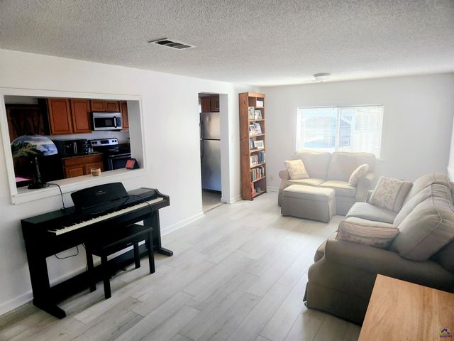 212 Little Farm Lane, Kathleen, GA 31047