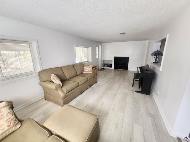 212 Little Farm Lane, Kathleen, GA 31047