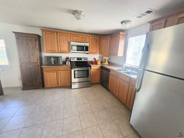 212 Little Farm Lane, Kathleen, GA 31047