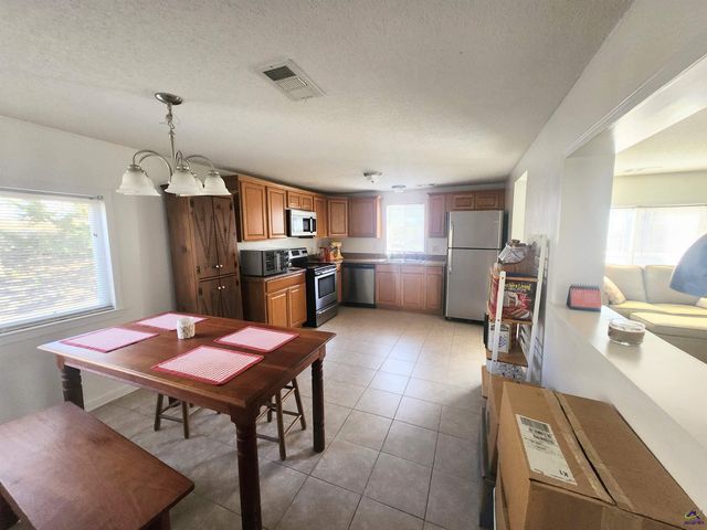 212 Little Farm Lane, Kathleen, GA 31047