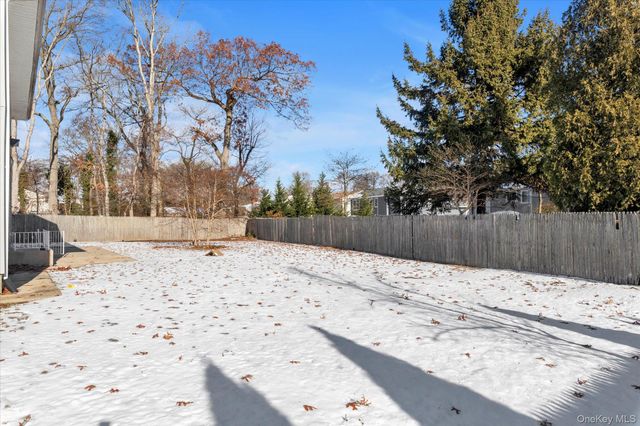 27 Marlo Lane 2nd Floor, Hauppauge, NY 11788