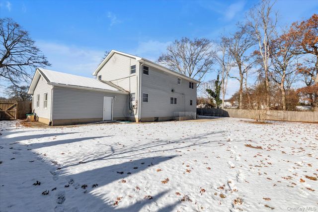 27 Marlo Lane 2nd Floor, Hauppauge, NY 11788