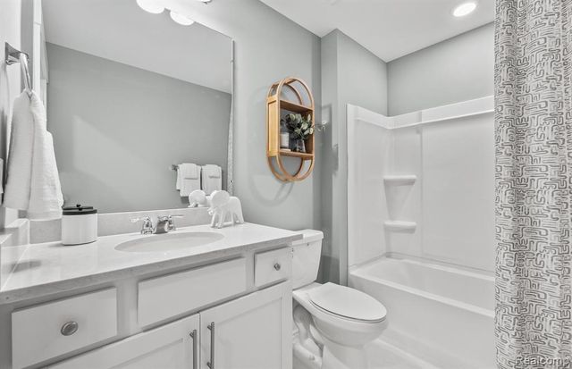 3040 Sheffield Circle, Clarkston, MI 48346