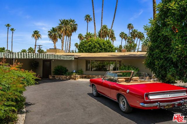 1094 S Paseo De Marcia, Palm Springs, CA 92264