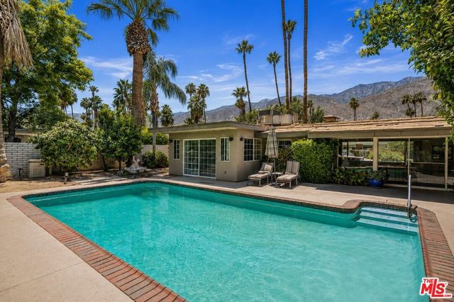 1094 S Paseo De Marcia, Palm Springs, CA 92264