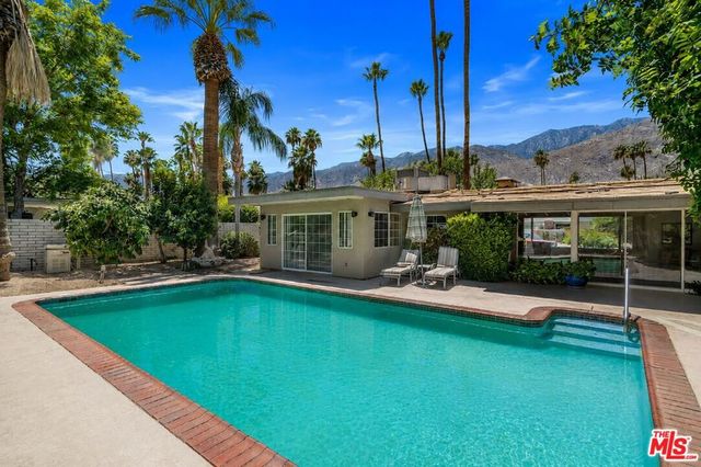 1094 S Paseo De Marcia, Palm Springs, CA 92264