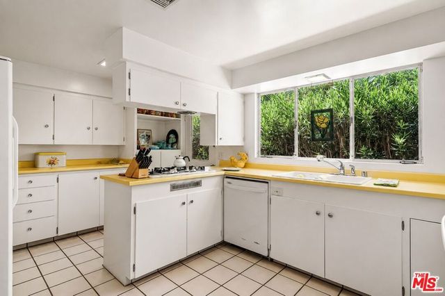 1094 S Paseo De Marcia, Palm Springs, CA 92264