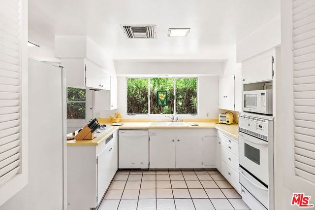 1094 S Paseo De Marcia, Palm Springs, CA 92264