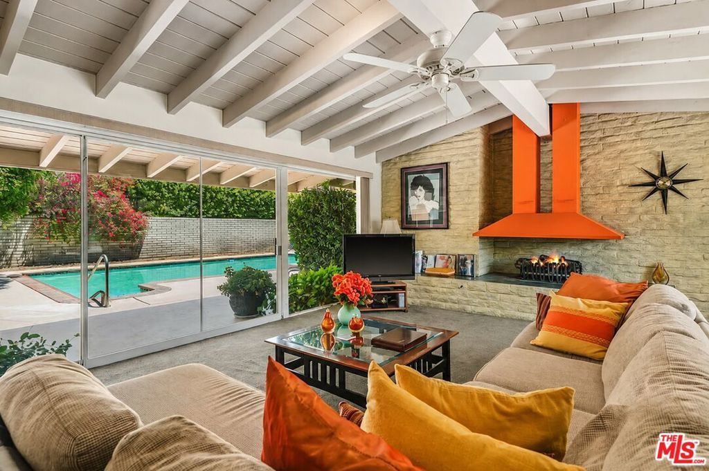 1094 S Paseo De Marcia, Palm Springs, CA 92264