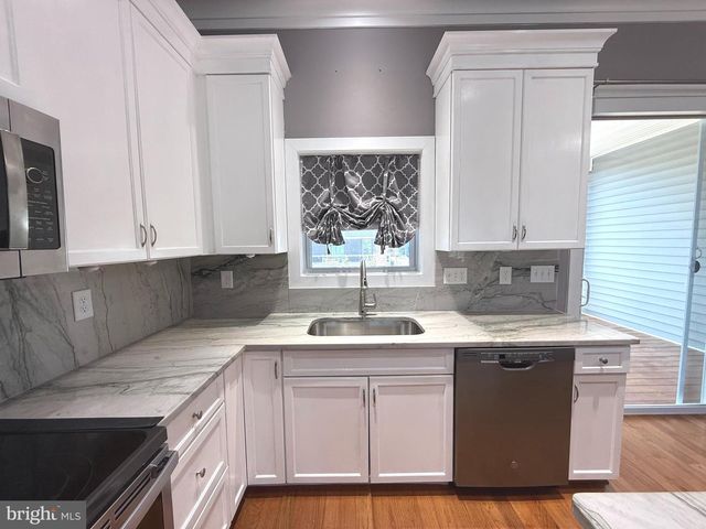 210 AYLESBURY LN, Martinsburg, WV 25403