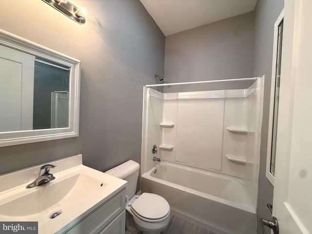 210 AYLESBURY LN, Martinsburg, WV 25403