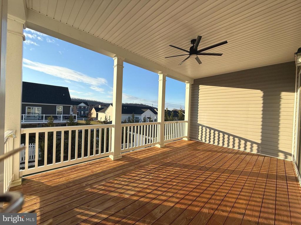 210 AYLESBURY LN, Martinsburg, WV 25403