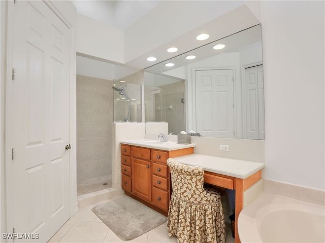 8633 Champions PT 803, Naples, FL 34113