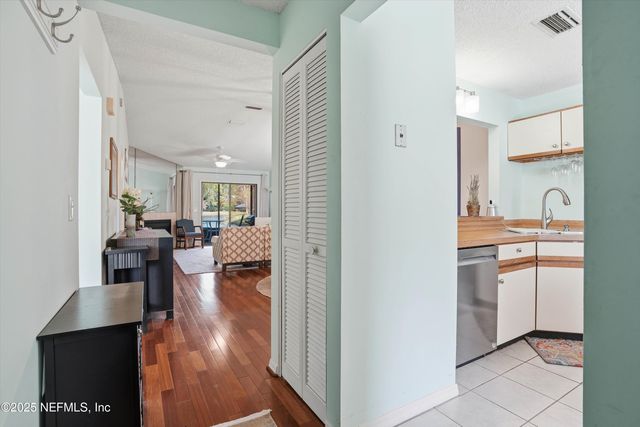 7623 BAYMEADOWS Circle 2031, Jacksonville, FL 32256