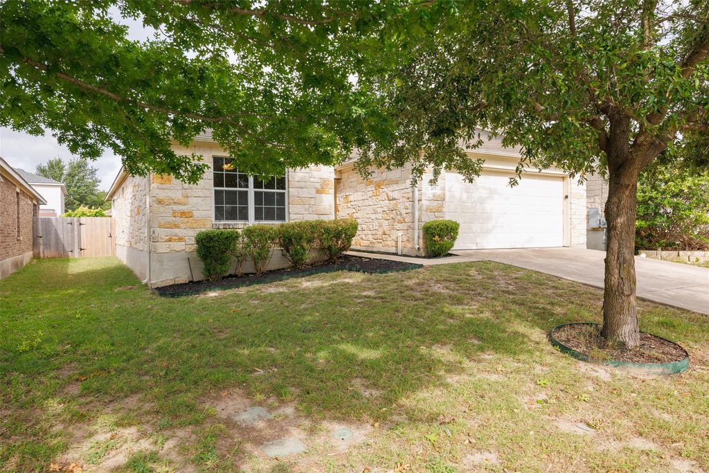 205 Lark ST, Leander, TX 78641