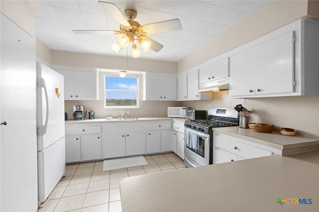 243 County Road 442, Harwood, TX 78632