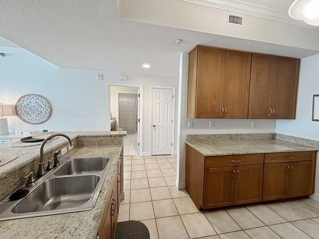 8525 Gulf Boulevard APT 811, Navarre, FL 32566