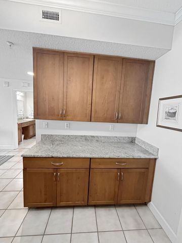 8525 Gulf Boulevard APT 811, Navarre, FL 32566