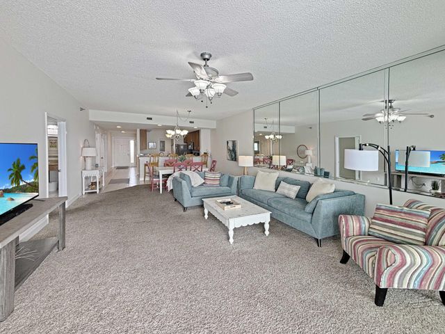 8525 Gulf Boulevard APT 811, Navarre, FL 32566