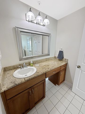 8525 Gulf Boulevard APT 811, Navarre, FL 32566