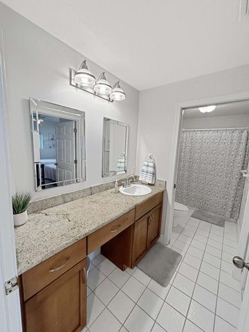 8525 Gulf Boulevard APT 811, Navarre, FL 32566