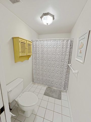 8525 Gulf Boulevard APT 811, Navarre, FL 32566