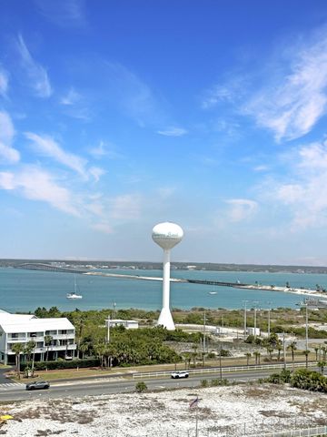8525 Gulf Boulevard APT 811, Navarre, FL 32566
