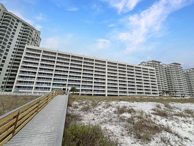 8525 Gulf Boulevard APT 811, Navarre, FL 32566
