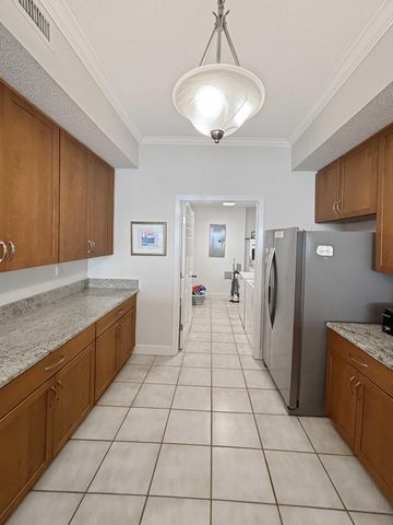 8525 Gulf Boulevard APT 811, Navarre, FL 32566