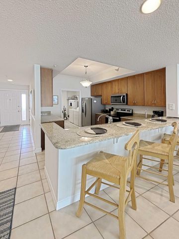 8525 Gulf Boulevard APT 811, Navarre, FL 32566