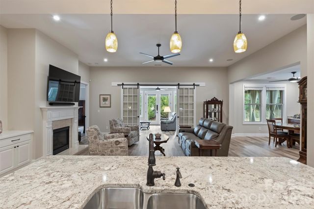 9610 Cresswind Boulevard, Charlotte, NC 28215