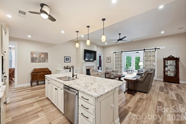 9610 Cresswind Boulevard, Charlotte, NC 28215