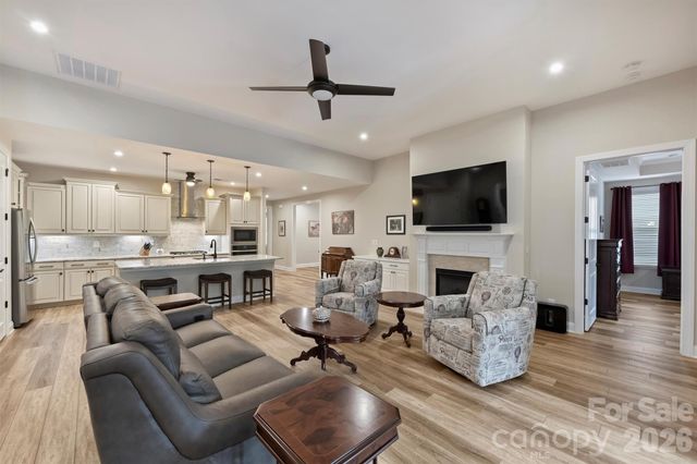 9610 Cresswind Boulevard, Charlotte, NC 28215