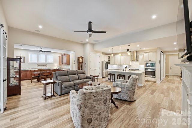 9610 Cresswind Boulevard, Charlotte, NC 28215