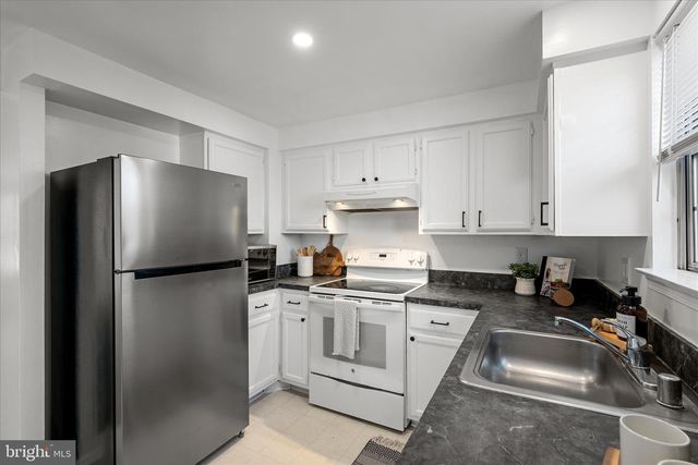 15 MARIAN CT, Sterling, VA 20165