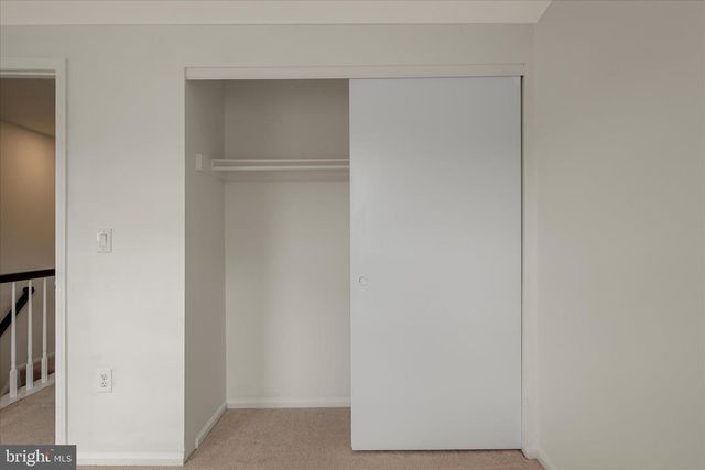 15 MARIAN CT, Sterling, VA 20165